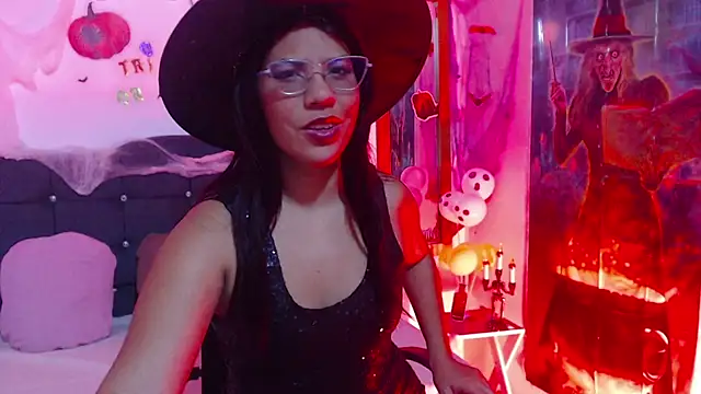 Snapshot of SamantaSweett_ chatting on 23, 10, 2025 SamantaSweett online show from 23, 10, 2025