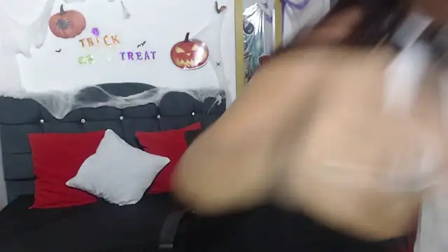 Snapshot of SamantaSweett_ chatting on 25, 10, 2025 SamantaSweett online show from 25, 10, 2025