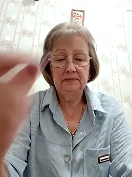 AlikaSwan5821 online show from 18, 2, 2026