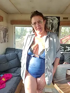 Snapshot of Misspapillon1840 chatting on 5, 11, 2025 Misspapillon1840 online show from 5, 11, 2025