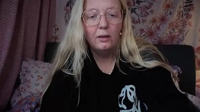 Daisyxoxo  online show from 8, 3, 2026