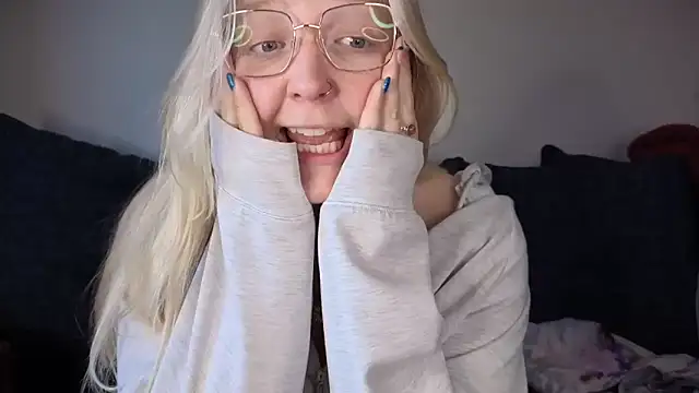 Daisyxoxo  online show from 2, 11, 2025