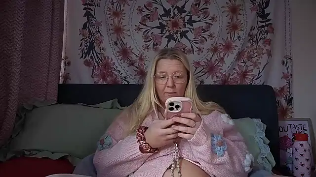 Daisyxoxo  online show from 14, 4, 2026