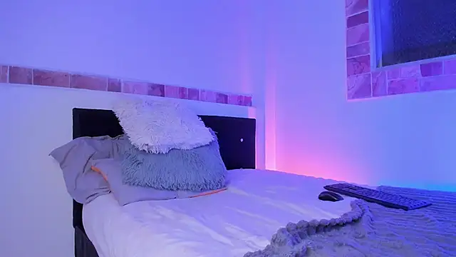 Snapshot of max_valiant1 chatting on 22, 10, 2025 max valiant1 online show from 22, 10, 2025