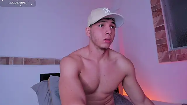 Snapshot of max_valiant1 chatting on 21, 10, 2025 max valiant1 online show from 21, 10, 2025