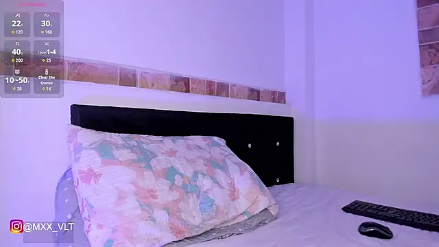 Snapshot of max_valiant1 chatting on 4, 11, 2025 max valiant1 online show from 4, 11, 2025