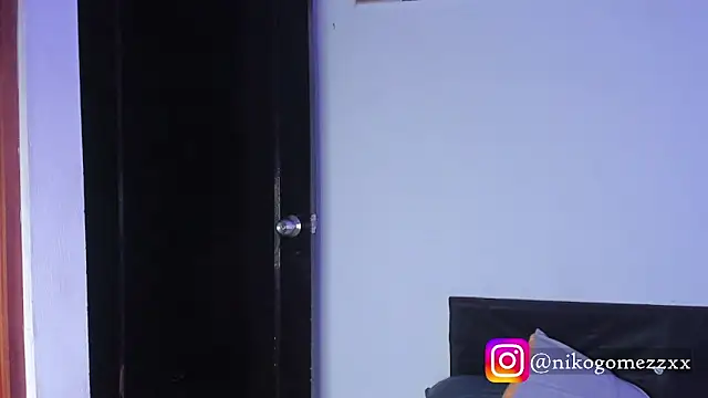 Snapshot of max_valiant1 chatting on 12, 10, 2025 max valiant1 online show from 12, 10, 2025