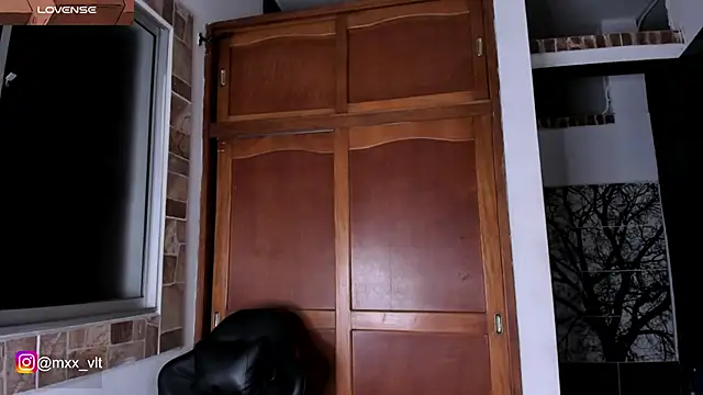 Snapshot of max_valiant1 chatting on 28, 11, 2025 max valiant1 online show from 28, 11, 2025