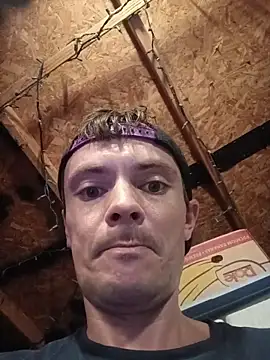 Snapshot of RichardW chatting on 17, 5, 2026 RichardW online show from 17, 5, 2026