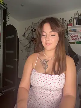 MikssMolly online show from 5, 12, 2025