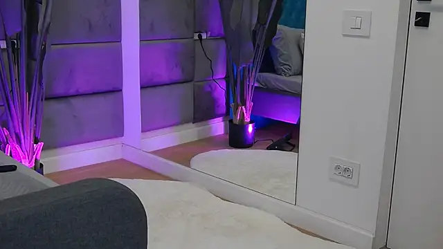TessaVelour online show from 3, 10, 2025