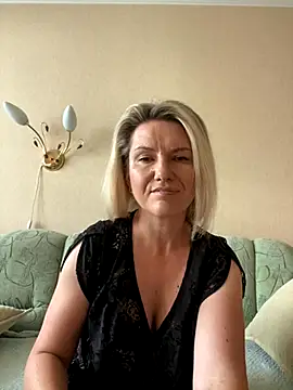 Snapshot of AliceSwan4011 chatting on 22, 9, 2025 AliceSwan4011 online show from 22, 9, 2025