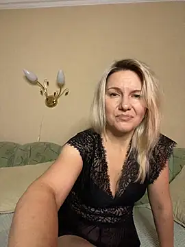 Snapshot of AliceSwan4011 chatting on 17, 10, 2025 AliceSwan4011 online show from 17, 10, 2025