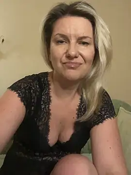 AliceSwan4011 online show from 24, 7, 2026