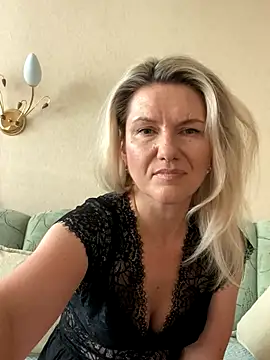 Snapshot of AliceSwan4011 chatting on 18, 9, 2025 AliceSwan4011 online show from 18, 9, 2025