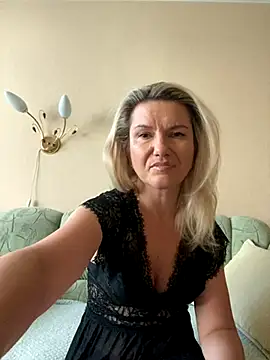 Snapshot of AliceSwan4011 chatting on 19, 9, 2025 AliceSwan4011 online show from 19, 9, 2025