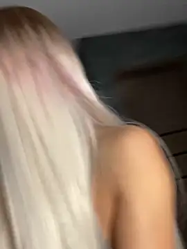 FavoriteKira online show from 11, 10, 2025