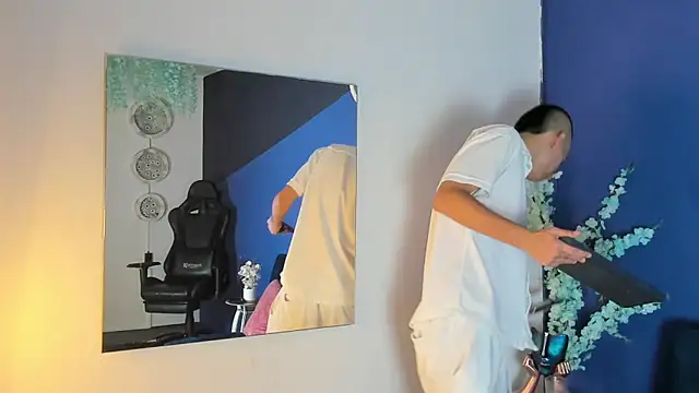 Snapshot of RowanCley chatting on 18, 11, 2025 RowanCley online show from 18, 11, 2025