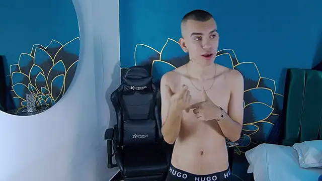 Snapshot of RowanCley chatting on 27, 10, 2025 RowanCley online show from 27, 10, 2025