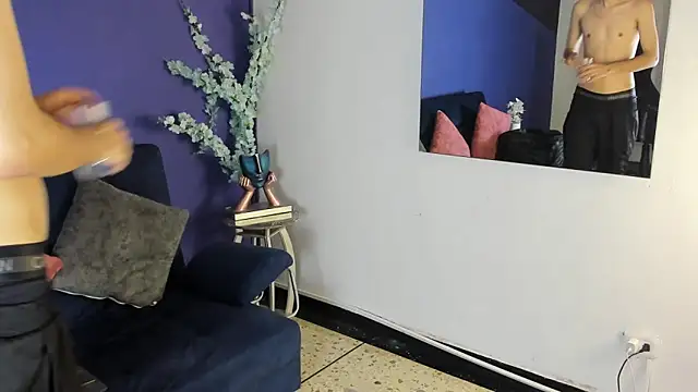 Snapshot of RowanCley chatting on 12, 11, 2025 RowanCley online show from 12, 11, 2025