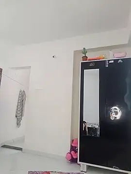 Shivani2002 online show from 22, 4, 2026