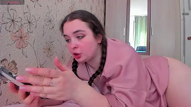 Snapshot of Alice_next_door chatting on 6, 5, 2026 Alice next door online show from 6, 5, 2026