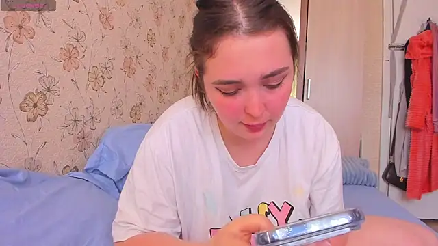 Snapshot of Alice_next_door chatting on 3, 6, 2026 Alice next door online show from 3, 6, 2026