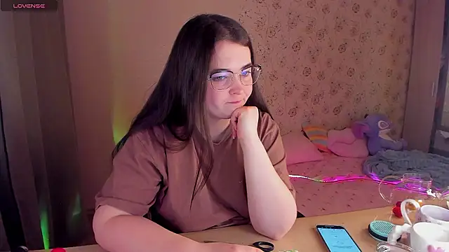 Alice next door online show from 25, 2, 2026