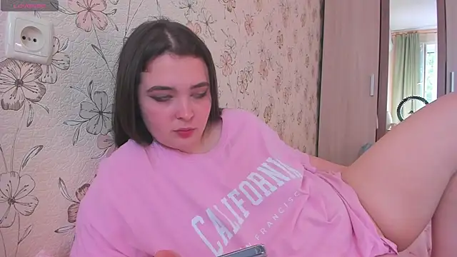 Snapshot of Alice_next_door chatting on 5, 6, 2026 Alice next door online show from 5, 6, 2026