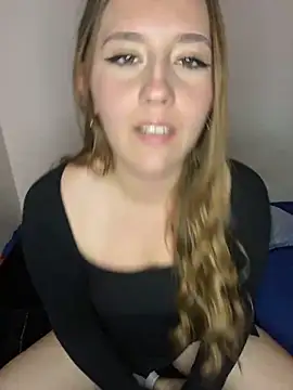 Snapshot of Cutie_blondie chatting on 12, 9, 2025 Cutie blondie online show from 12, 9, 2025