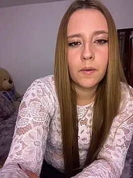 Snapshot of Cutie_blondie chatting on 15, 11, 2025 Cutie blondie online show from 15, 11, 2025