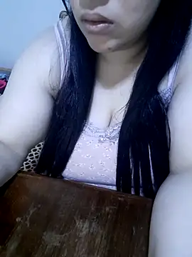 Snapshot of Madam-bezoul- chatting on 25, 10, 2025 Madam-bezoul- online show from 25, 10, 2025