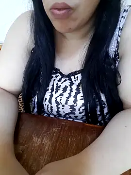 Snapshot of Madam-bezoul- chatting on 3, 11, 2025 Madam-bezoul- online show from 3, 11, 2025