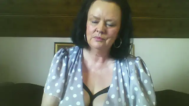 TiffanyMature online show from 12, 9, 2025