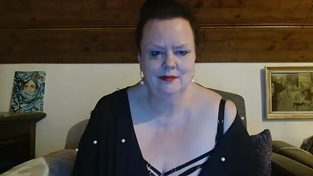 TiffanyMature online show from 17, 4, 2026