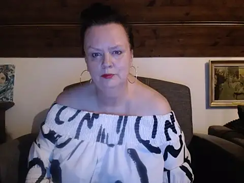 Snapshot of TiffanyMature chatting on 27, 6, 2026 TiffanyMature online show from 27, 6, 2026