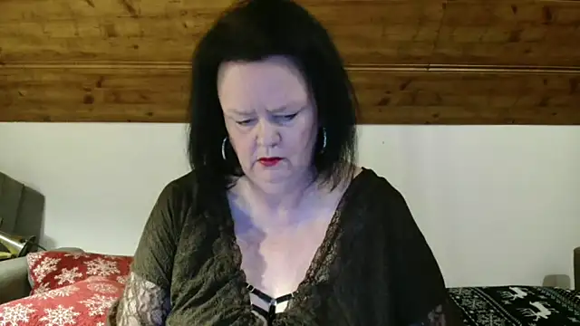 TiffanyMature online show from 5, 12, 2025