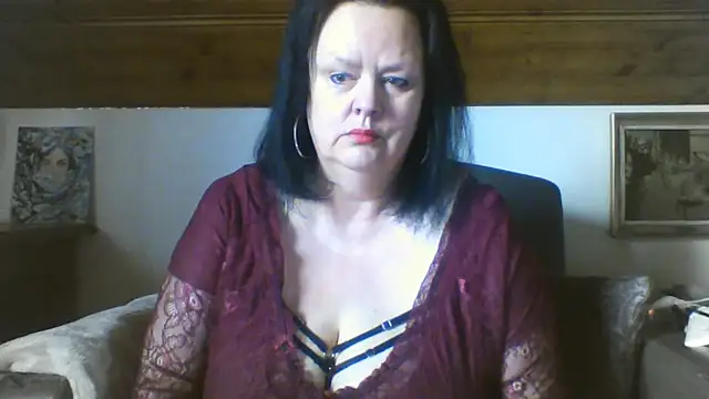 TiffanyMature online show from 14, 4, 2026