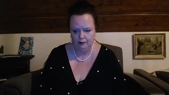 TiffanyMature online show from 10, 5, 2026