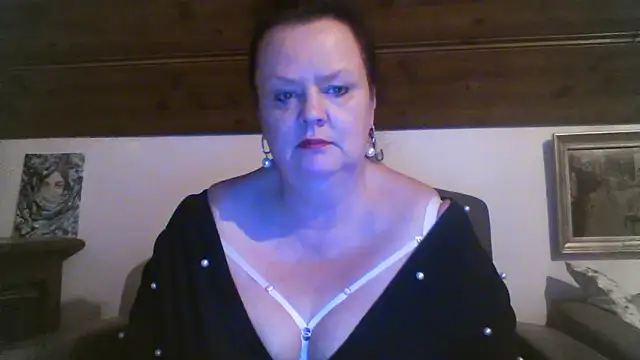 TiffanyMature online show from 10, 4, 2026