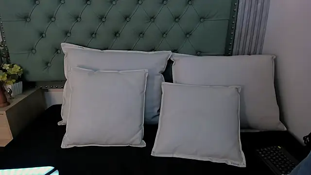 Snapshot of ValeriaJulio_ chatting on 12, 11, 2025 ValeriaJulio online show from 12, 11, 2025