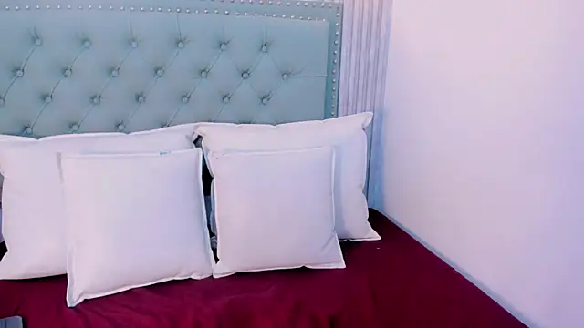 Snapshot of ValeriaJulio_ chatting on 7, 10, 2025 ValeriaJulio online show from 7, 10, 2025