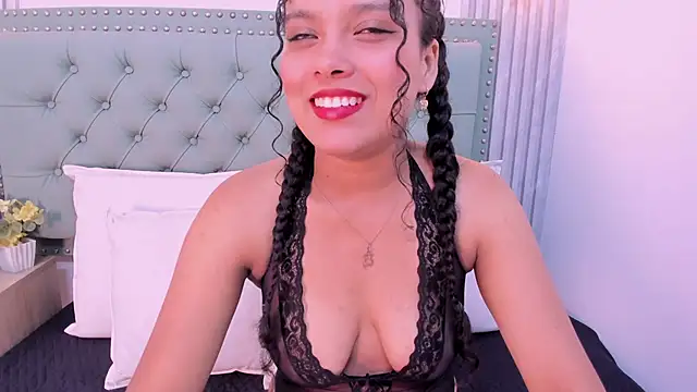 Snapshot of ValeriaJulio_ chatting on 19, 11, 2025 ValeriaJulio online show from 19, 11, 2025