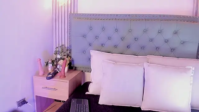 Snapshot of ValeriaJulio_ chatting on 29, 10, 2025 ValeriaJulio online show from 29, 10, 2025