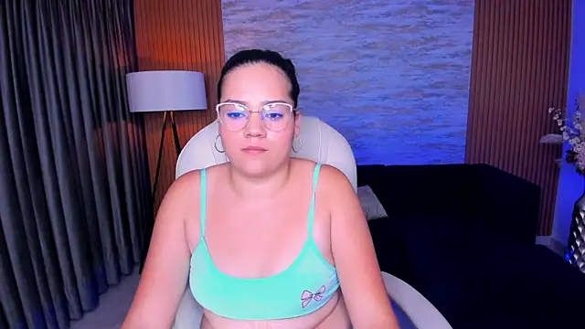 Snapshot of karlie_small chatting on 15, 7, 2026 karlie small online show from 15, 7, 2026