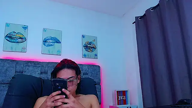 dirty model online show from 12, 10, 2025