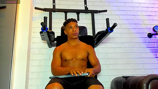 ItaloMoore online show from 8, 3, 2026