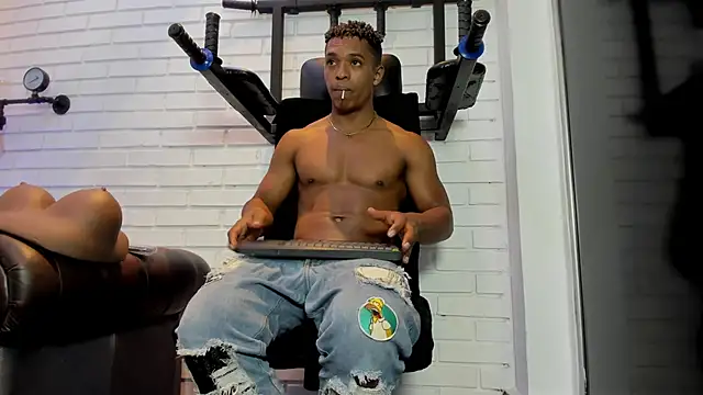 ItaloMoore online show from 26, 10, 2025