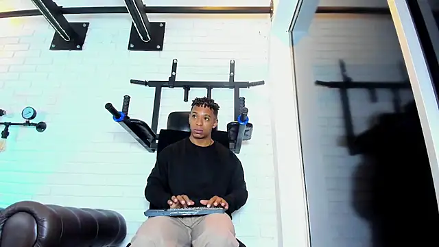 ItaloMoore online show from 16, 12, 2025