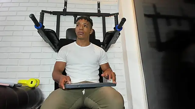 ItaloMoore online show from 25, 3, 2026